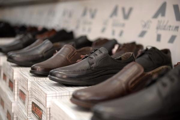 Şeker hastası yakını için ürettiği ayakkabıyı, şimdi dünyaya ihraç ediyor