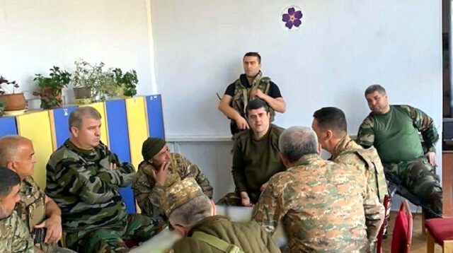 SİHA korkusu bunu da yaptırdı! Sözde Karabağ lideri Harutyunyan taktik toplantısını anaokulunda yaptı
