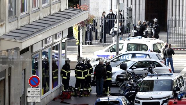 Son Dakika! Fransa'da kilise yakınında bıçaklı saldırı: 3 kişi hayatını kaybetti, çok sayıda yaralı var