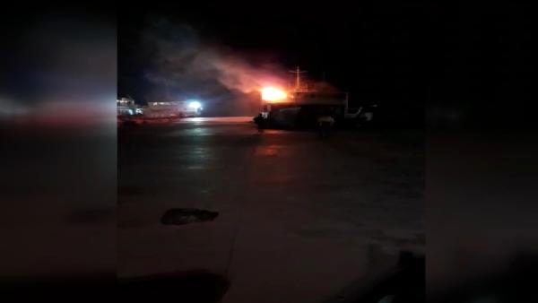 Son dakika haberleri: Maltepe'de tadilat için demirli gemide yangın
