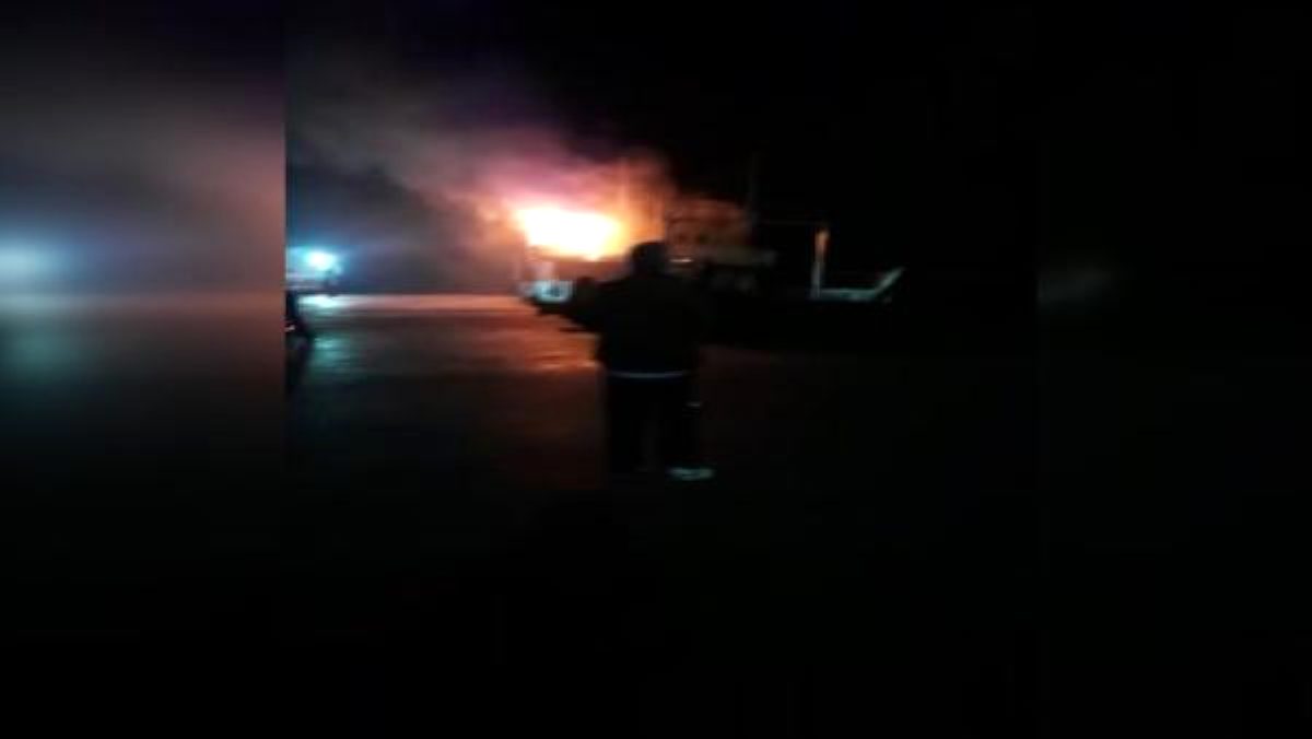 Son dakika haberleri: Maltepe’de tadilat için demirli gemide yangın