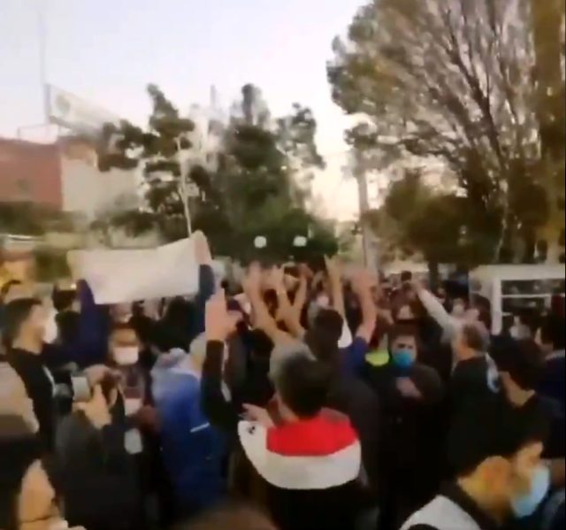 Tebriz'de halk, İran'ın Ermenistan'a desteğini protesto ediyor