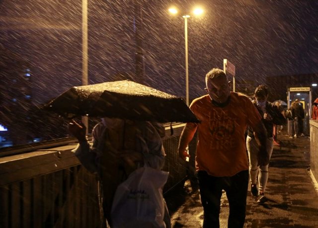 Yağmura teslim olan İstanbul için valilikten yeni uyarı: Etkisini artıracak