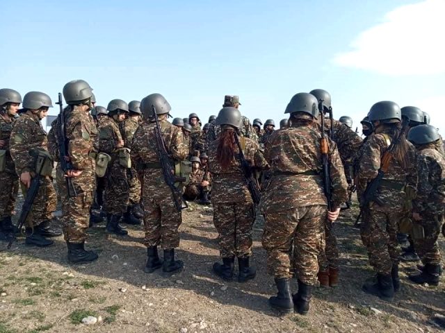 Ermenistan ordusu kadın askerleri Dağlık Karabağ cephesine gönderdi