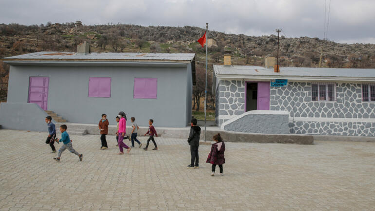 Diyarbakırlı çocuklar, Fenerbahçeli Mame Thiamı köylerine bekliyor
