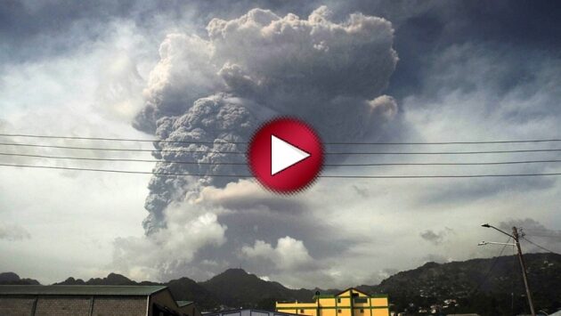 Karayipler’de yanardağ patladı