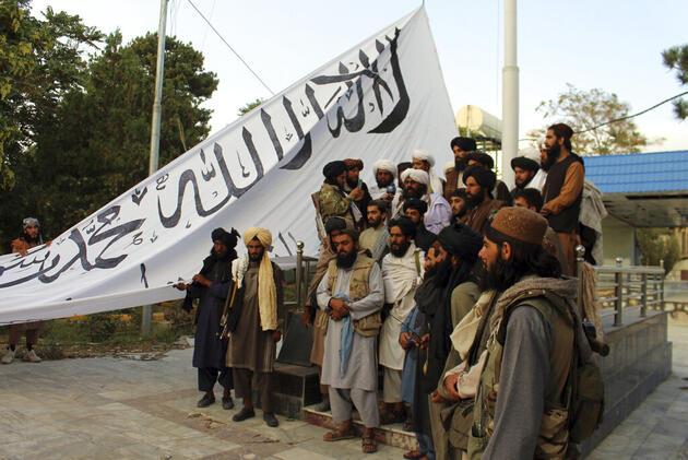 Dünyanın konuştuğu görüntüler: Taliban, Afganistan Başkanlık Sarayı'nda