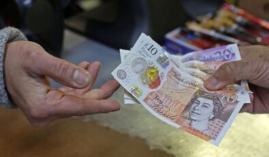 İngiliz sterlini bu yıl diğer tüm önemli para birimlerini geride bırakıyor