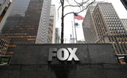 Fox News yaptığı açıklamada, Dominion Oylama Sistemleri ile ilgili canlı yayın iddialarının yanlış olduğunu söylüyor
