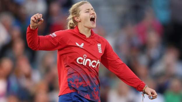Küller: İngiltere, seri umutlarını canlı tutmak için ikinci T20’de Avustralya’yı yendi