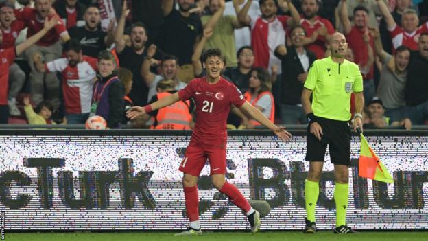 Arda Güler, Euro 2024 elemelerinde Galler'e karşı Türkiye adına ilk golünü atmanın sevincini yaşıyor.